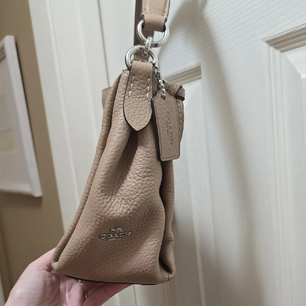 Coach Tan Shoulder Bag with Slouchy Design - Picture 3 of 4